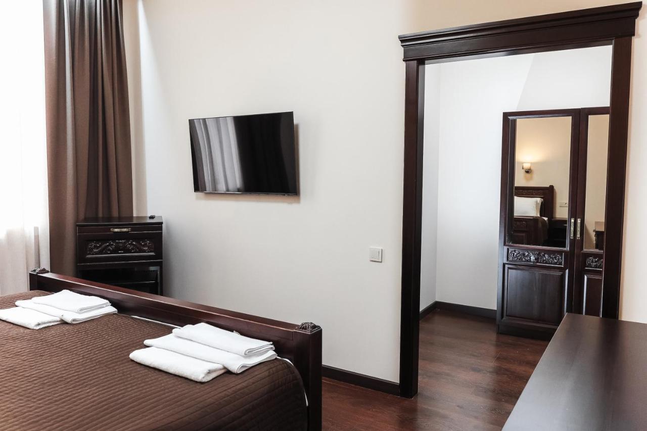 Dvin Hotel Pavlodar Kültér fotó