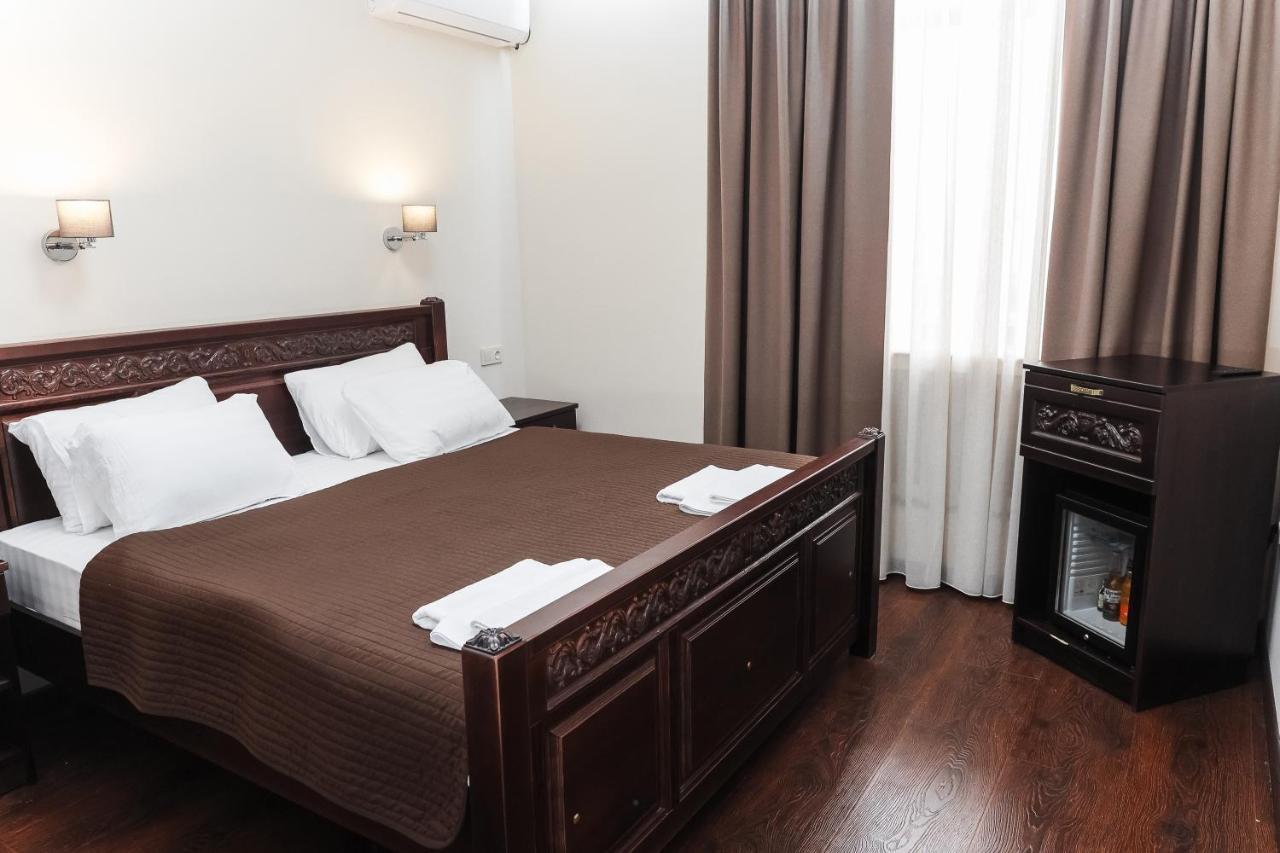 Dvin Hotel Pavlodar Kültér fotó