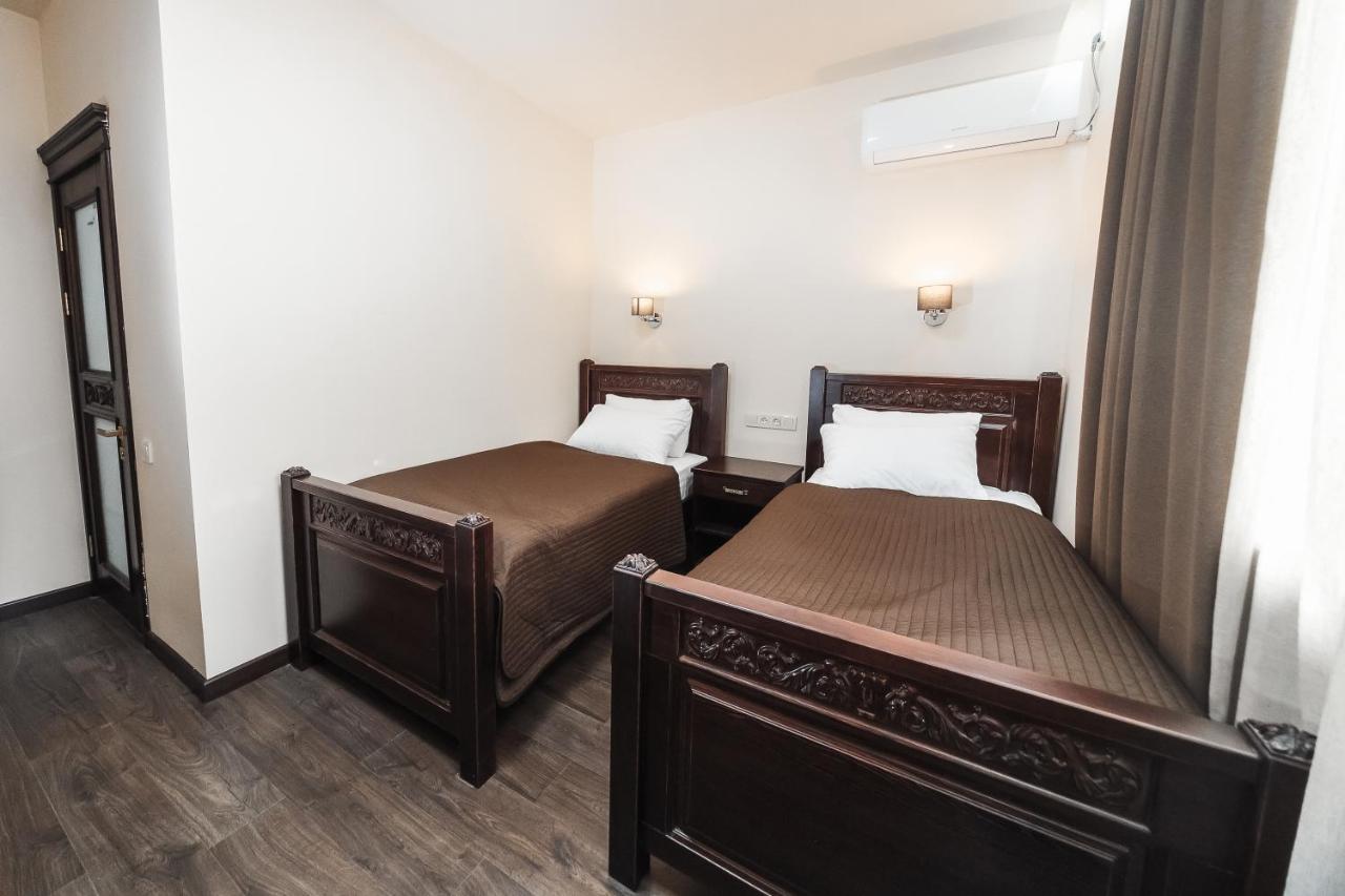 Dvin Hotel Pavlodar Kültér fotó