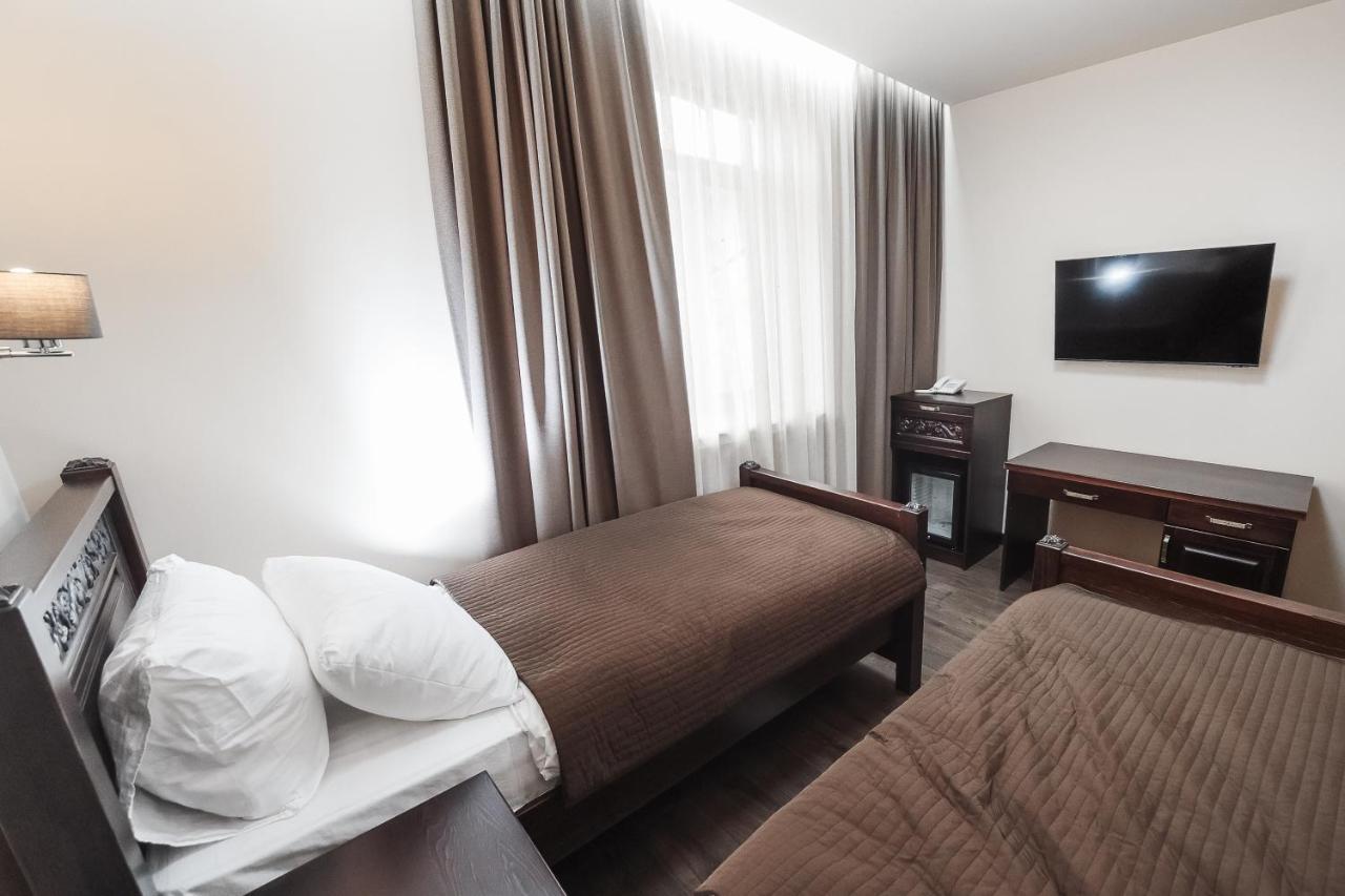 Dvin Hotel Pavlodar Kültér fotó