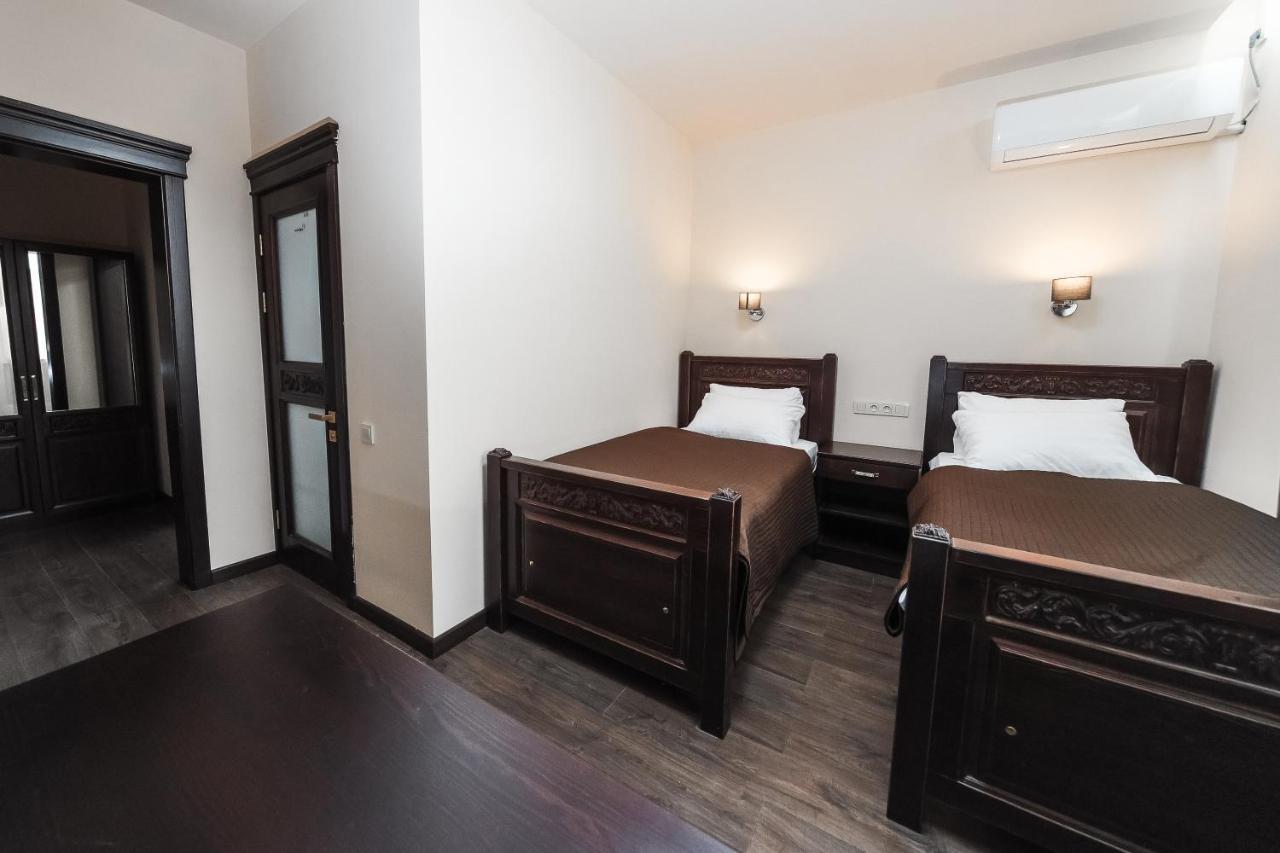 Dvin Hotel Pavlodar Kültér fotó