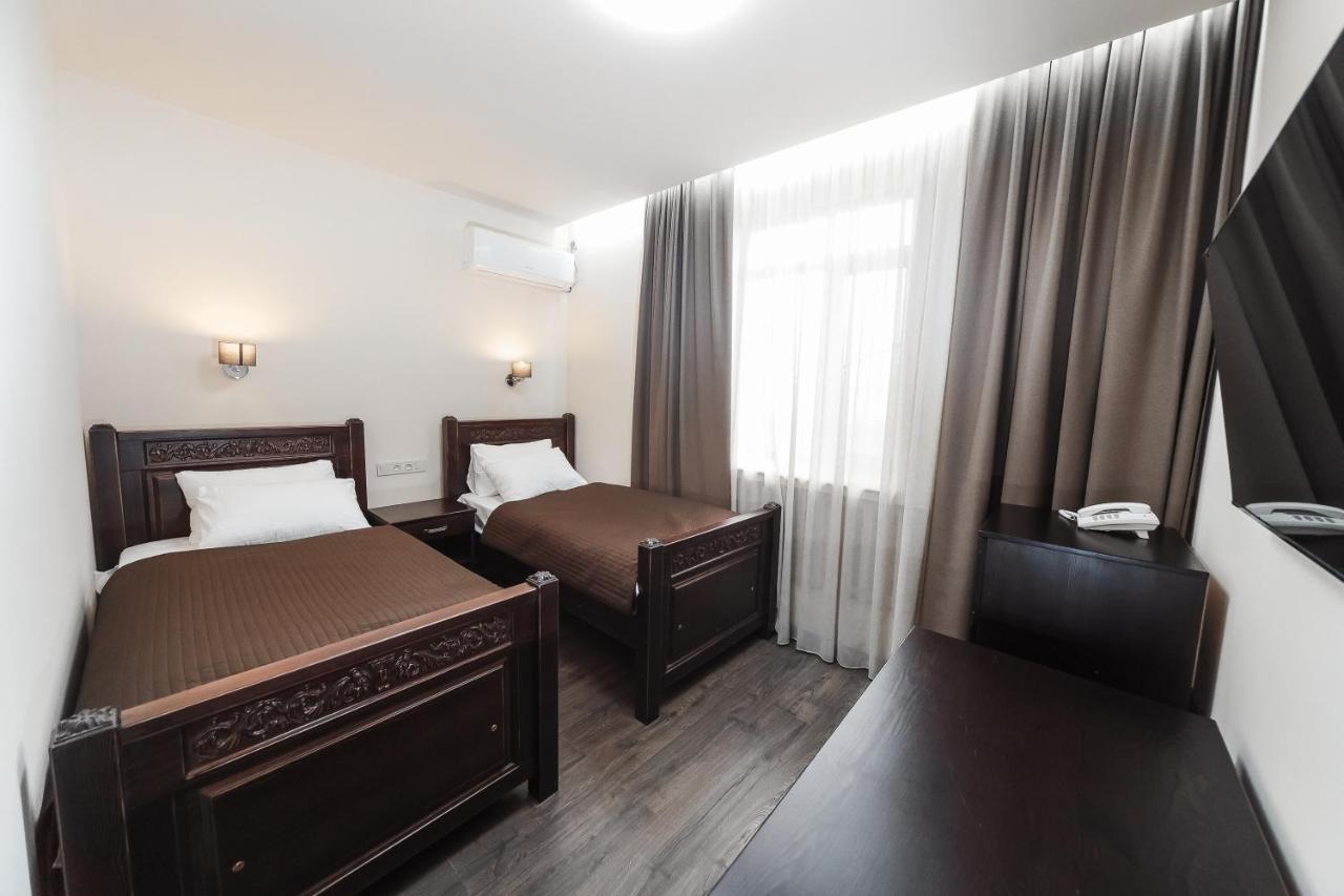 Dvin Hotel Pavlodar Kültér fotó