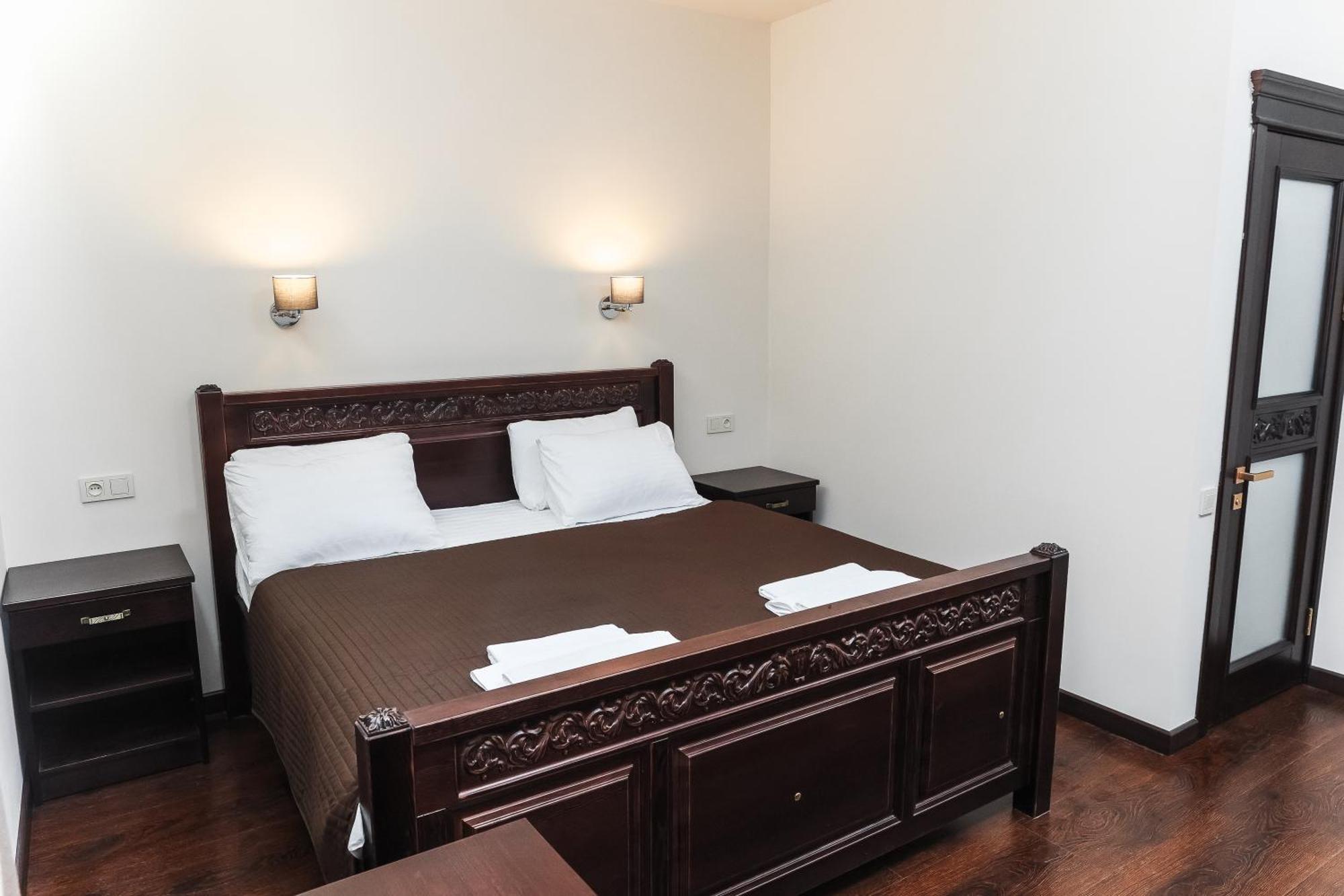 Dvin Hotel Pavlodar Kültér fotó