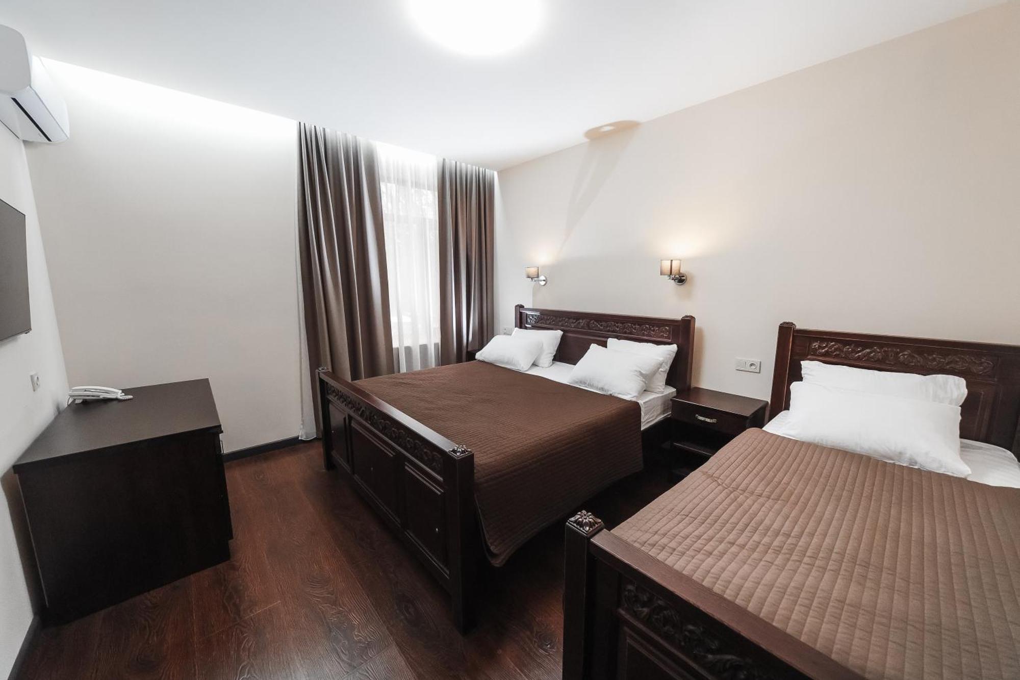 Dvin Hotel Pavlodar Kültér fotó