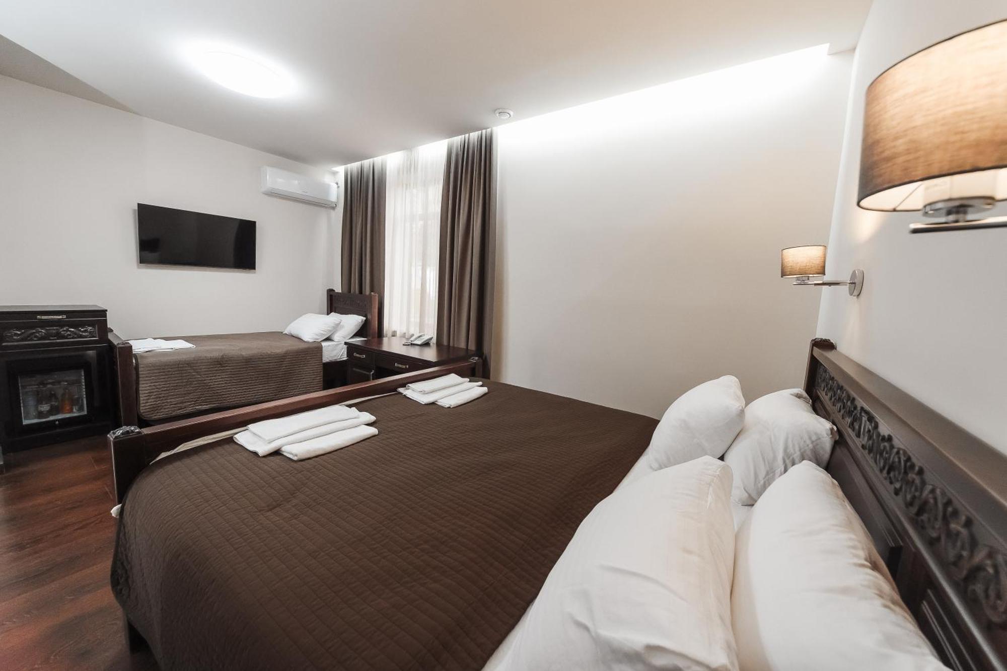 Dvin Hotel Pavlodar Kültér fotó