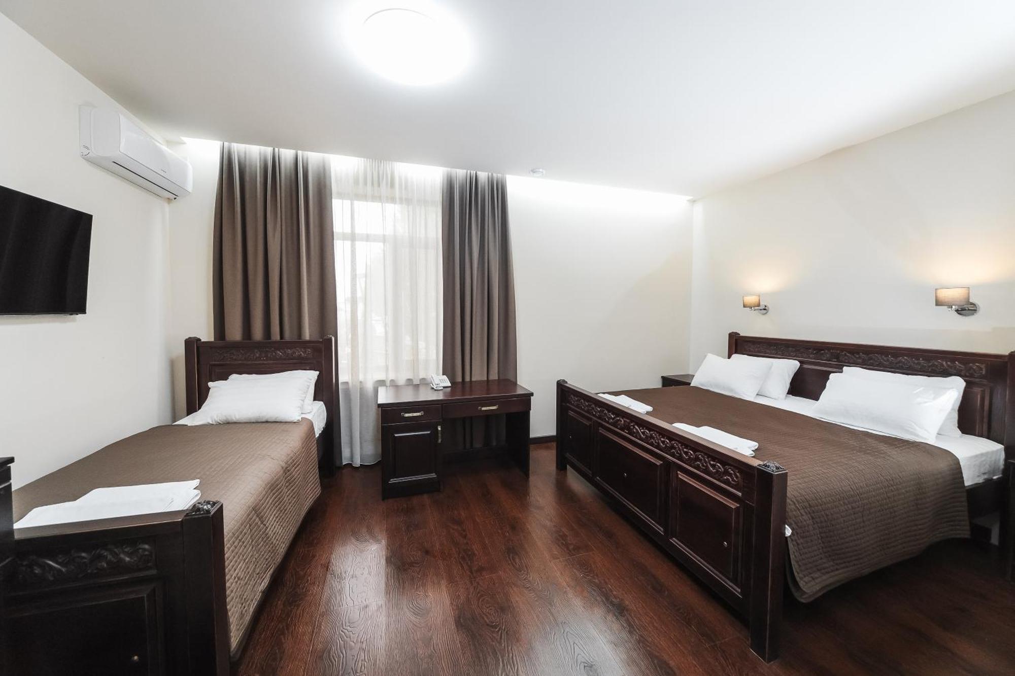 Dvin Hotel Pavlodar Kültér fotó