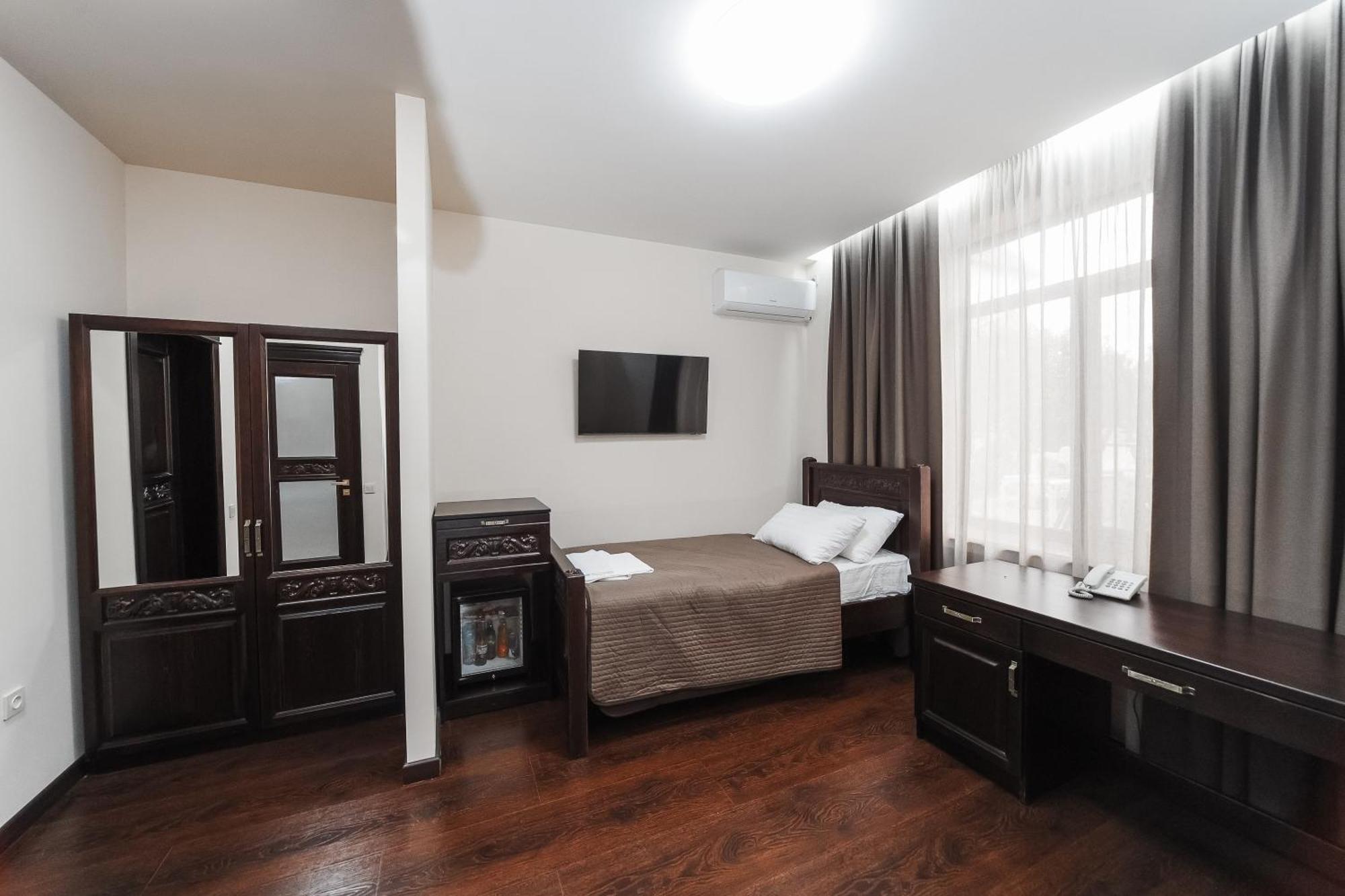 Dvin Hotel Pavlodar Kültér fotó