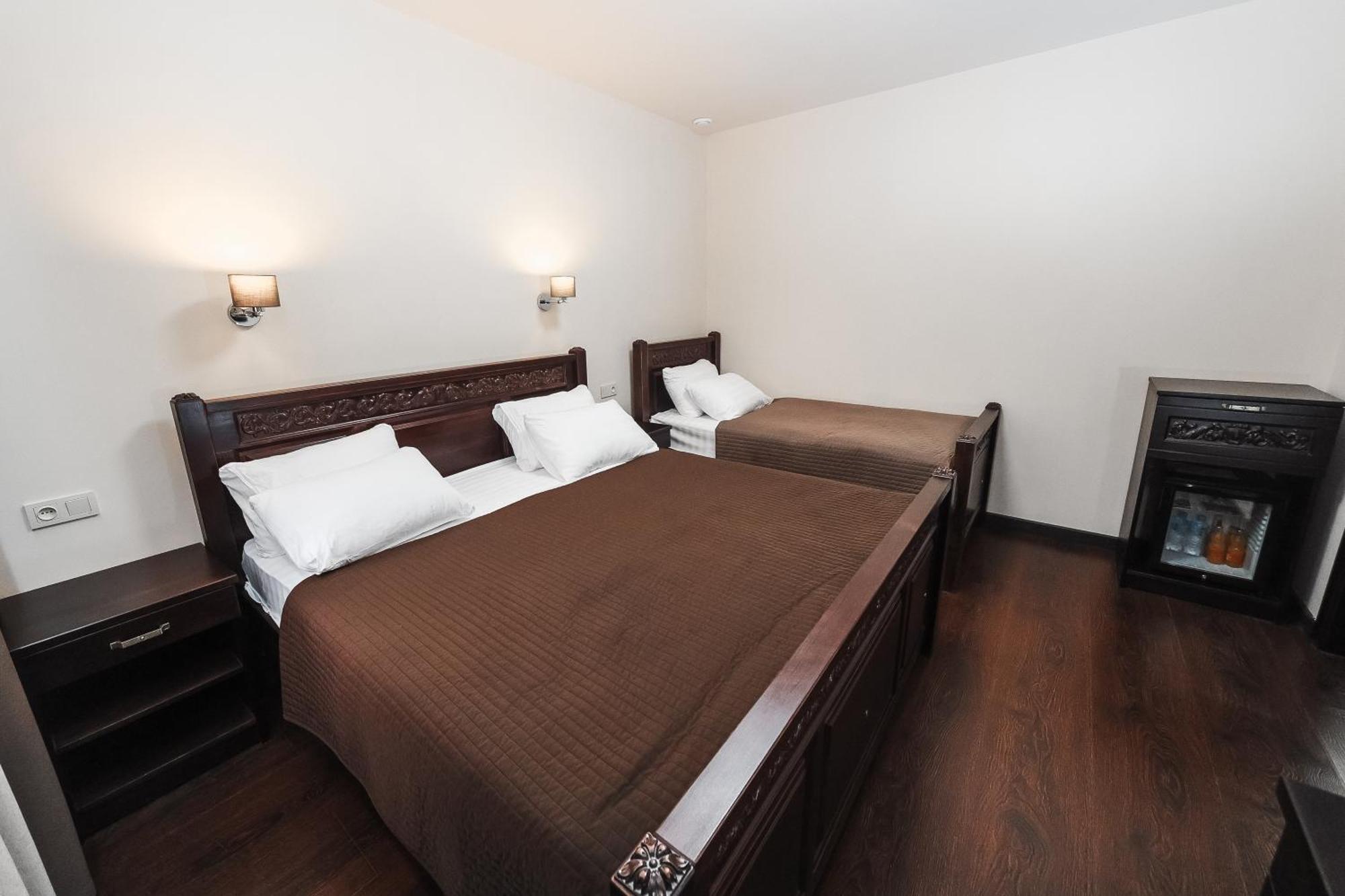 Dvin Hotel Pavlodar Kültér fotó