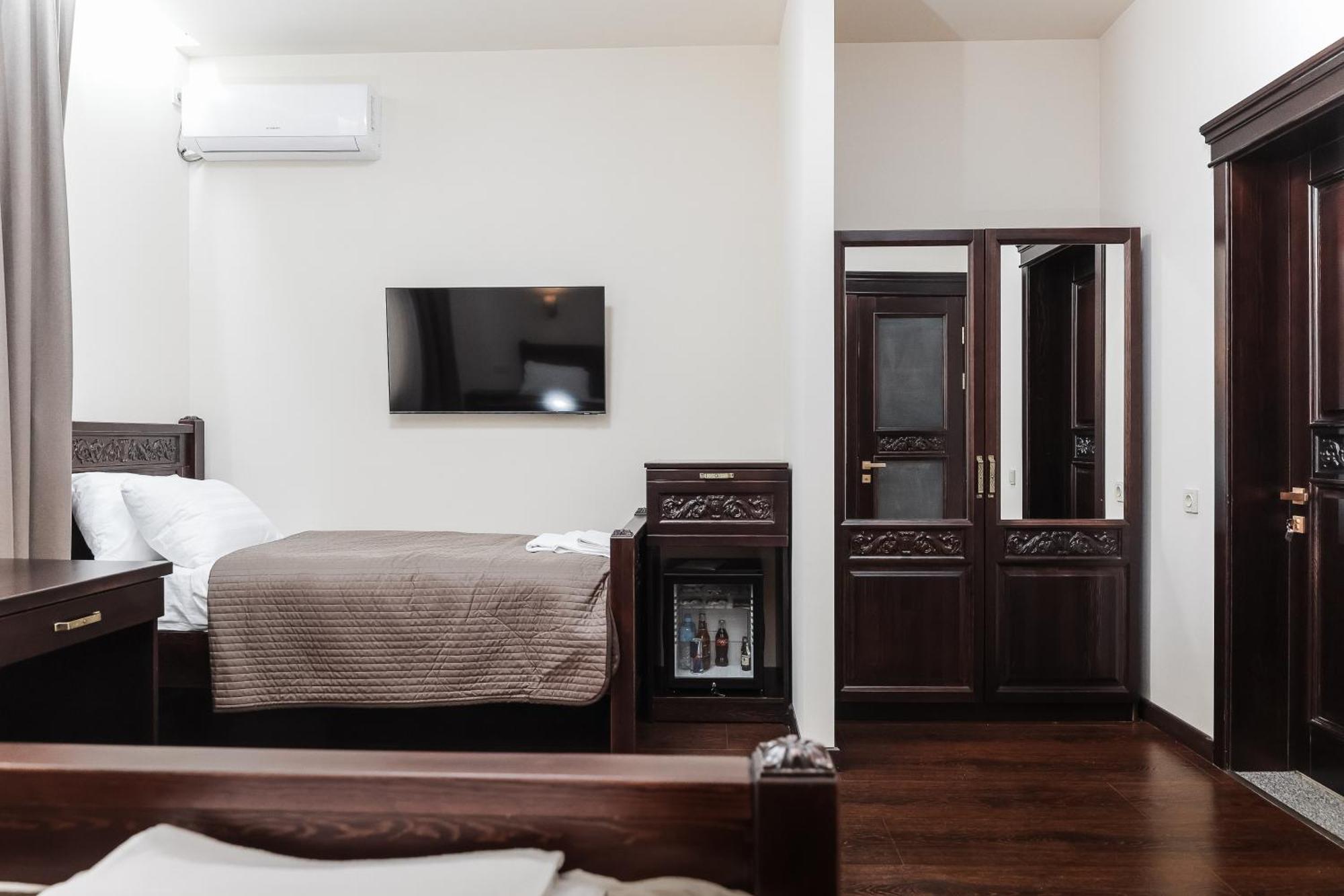 Dvin Hotel Pavlodar Kültér fotó