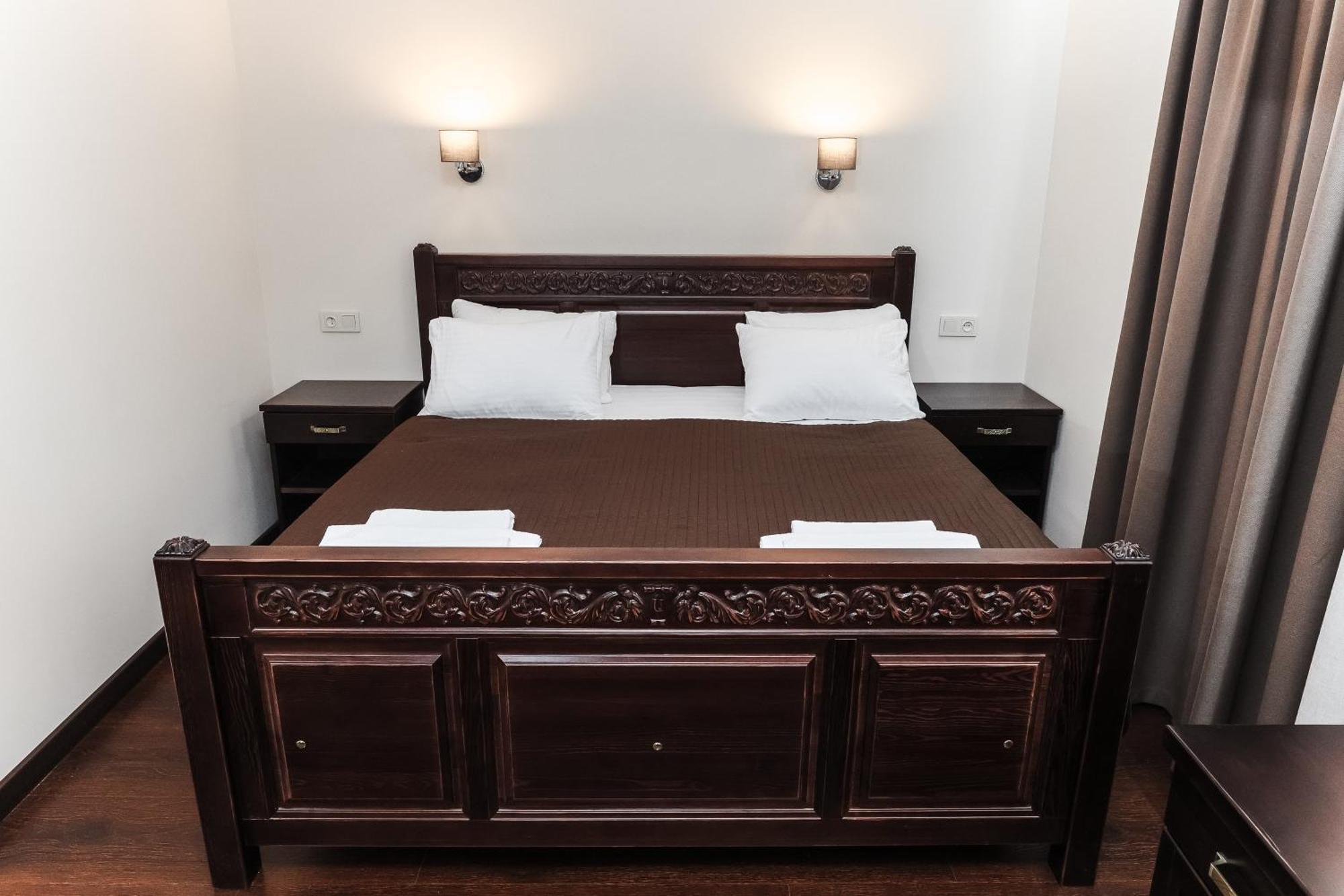 Dvin Hotel Pavlodar Kültér fotó