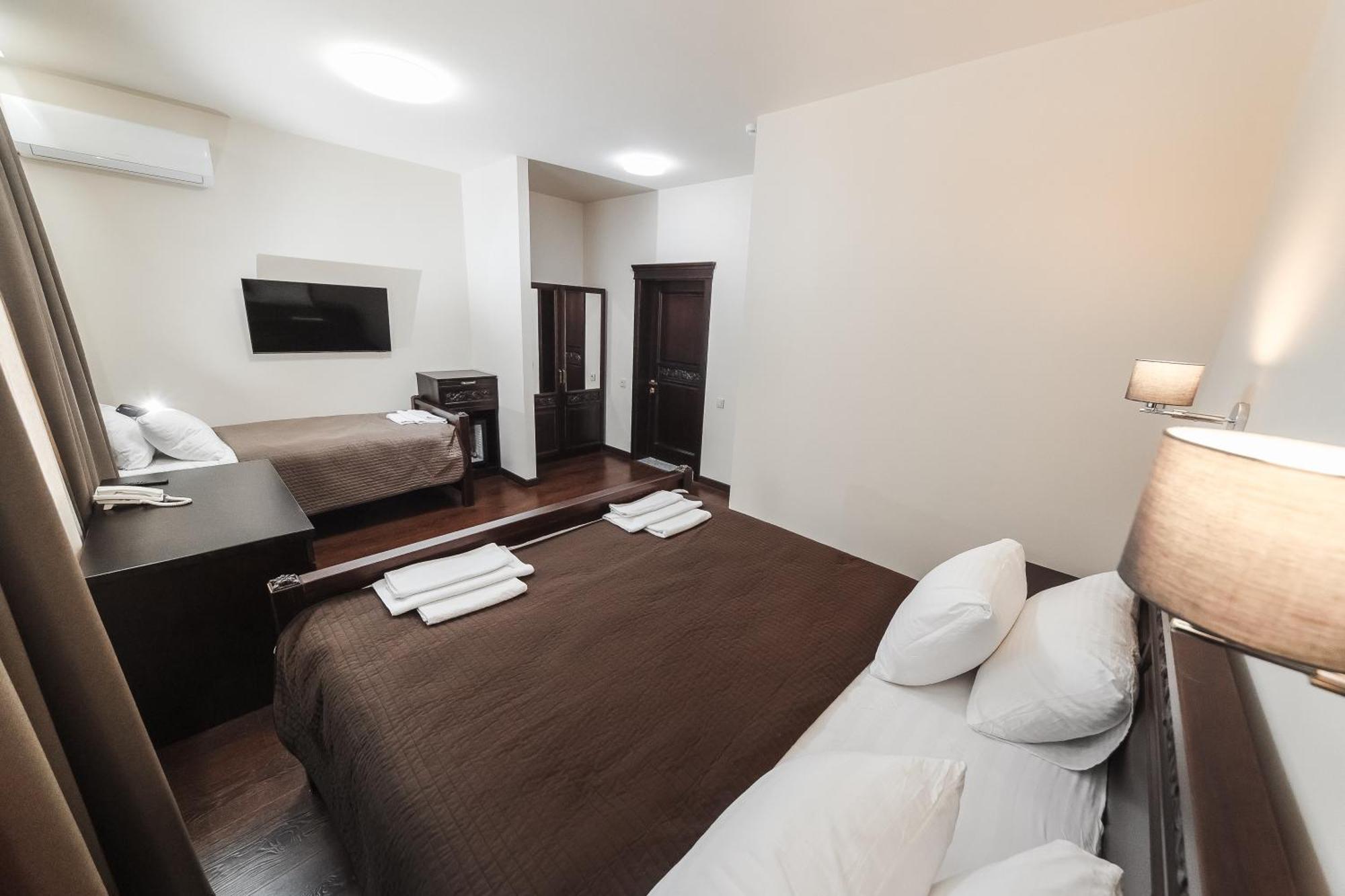 Dvin Hotel Pavlodar Kültér fotó