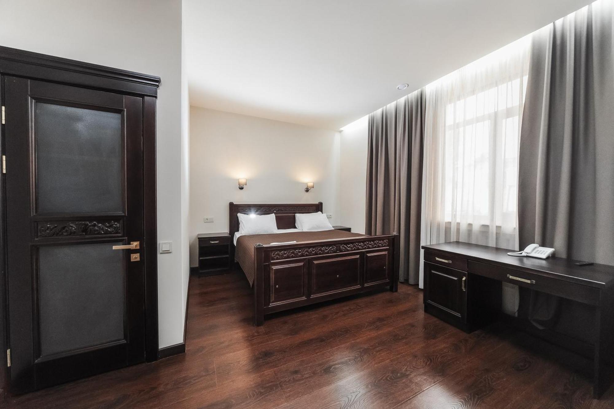 Dvin Hotel Pavlodar Kültér fotó
