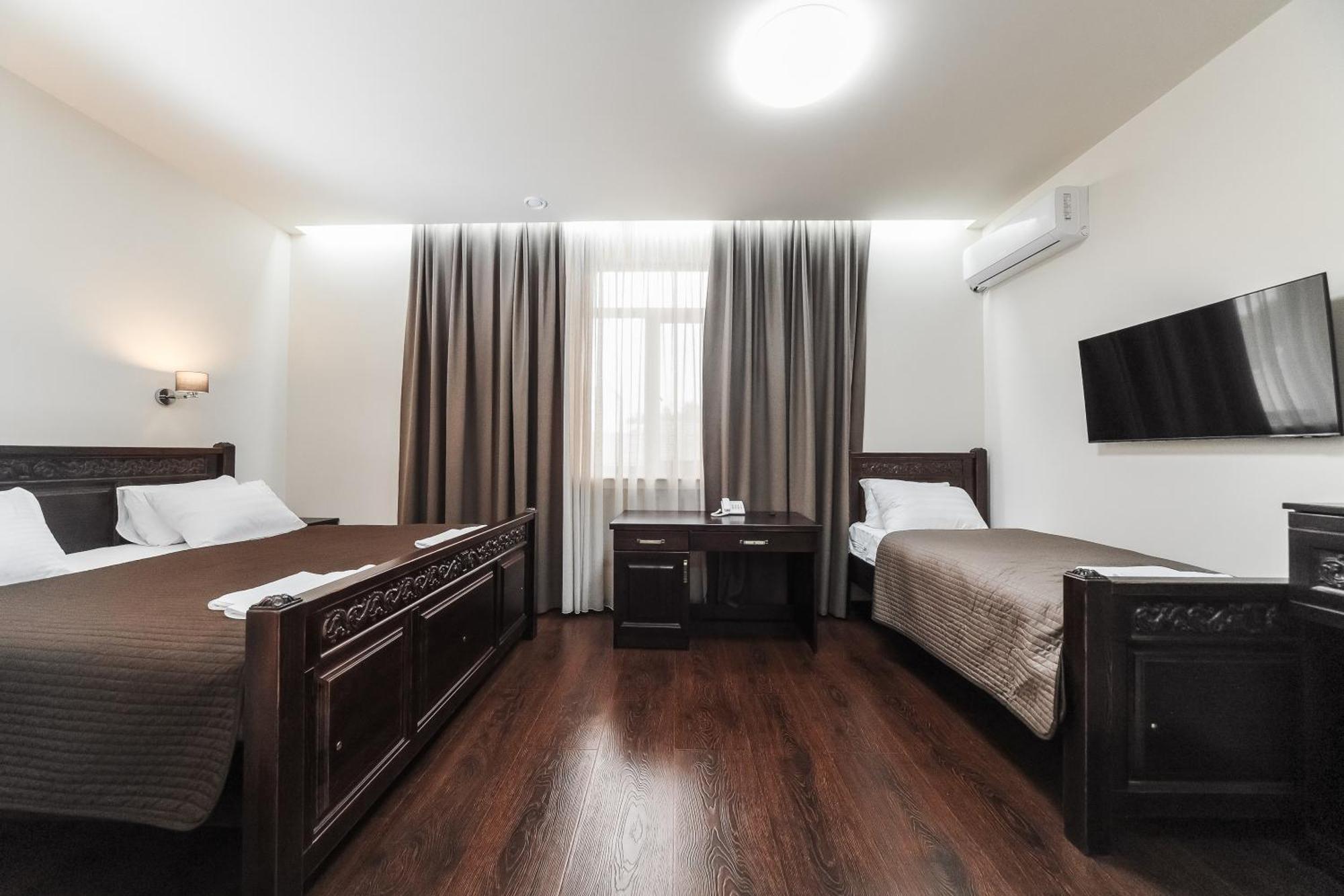 Dvin Hotel Pavlodar Kültér fotó
