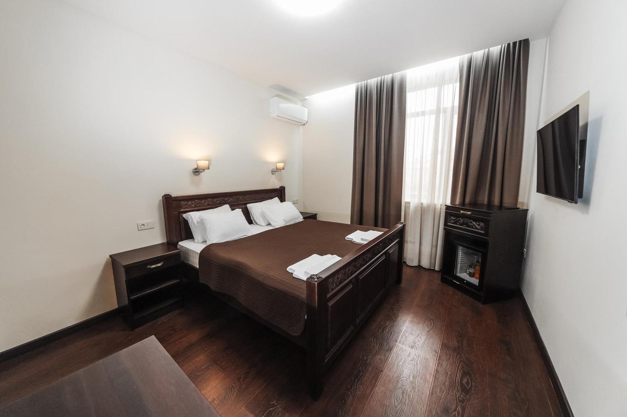 Dvin Hotel Pavlodar Kültér fotó