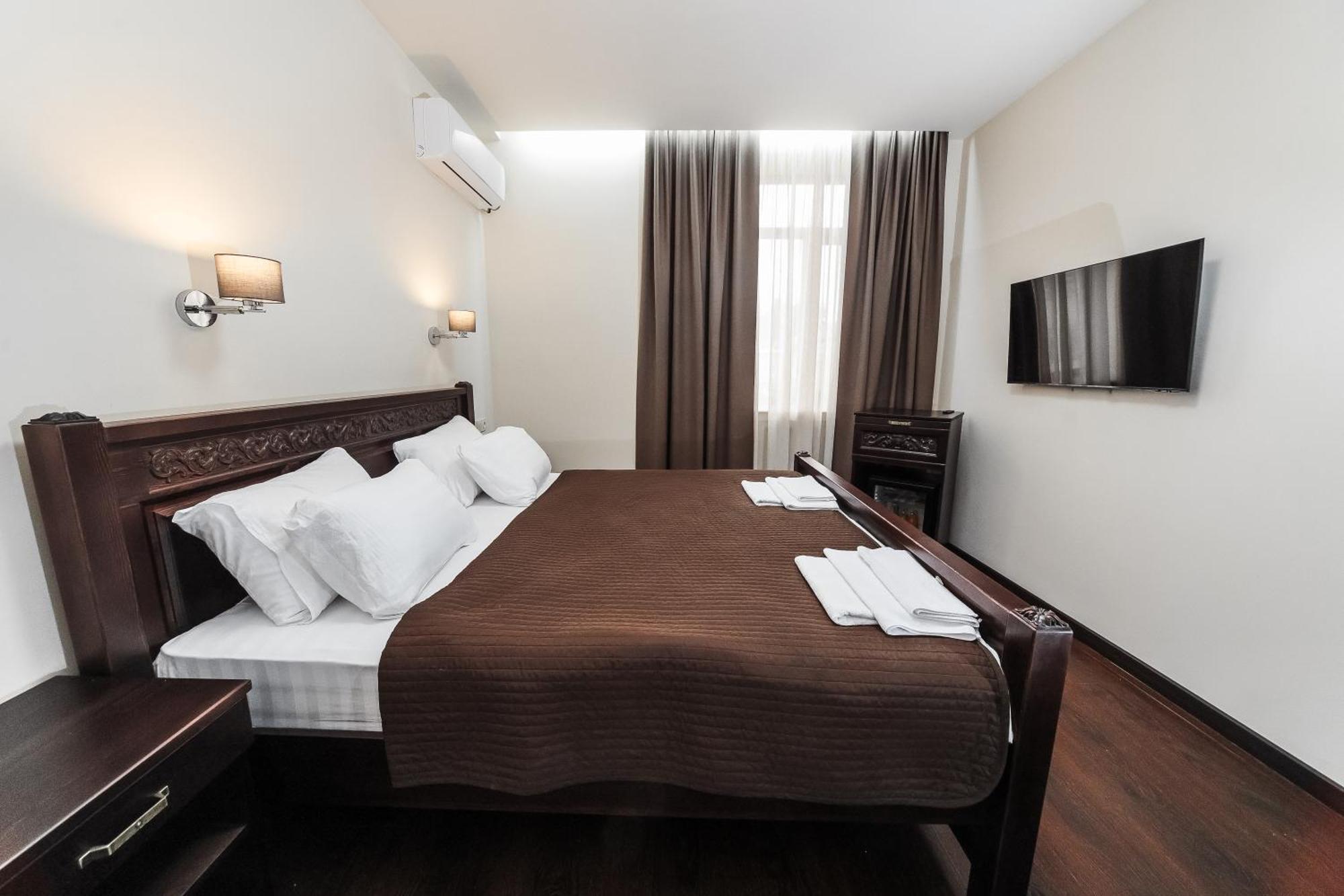 Dvin Hotel Pavlodar Kültér fotó