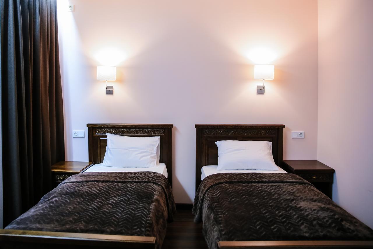 Dvin Hotel Pavlodar Kültér fotó