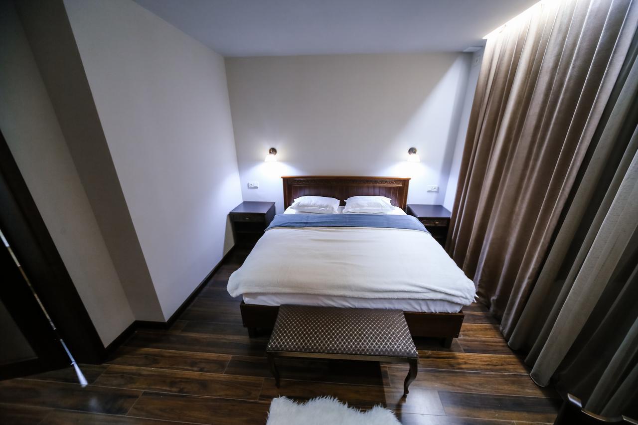 Dvin Hotel Pavlodar Kültér fotó