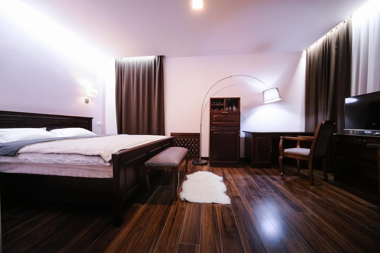 Dvin Hotel Pavlodar Kültér fotó