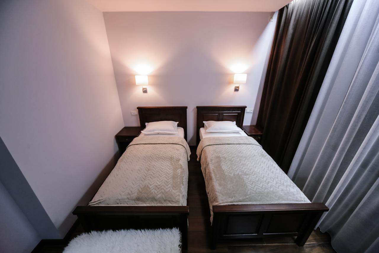 Dvin Hotel Pavlodar Kültér fotó