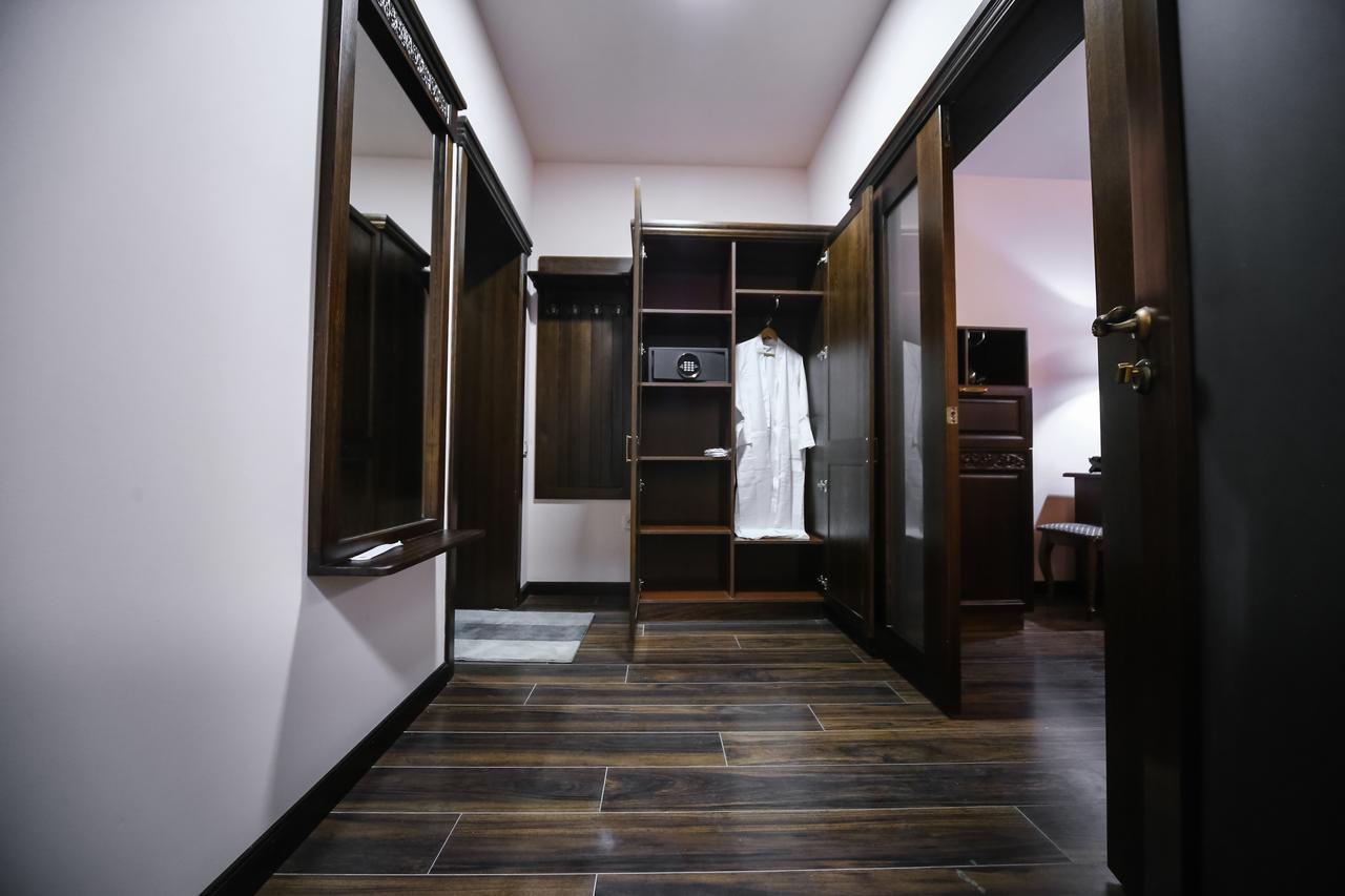 Dvin Hotel Pavlodar Kültér fotó