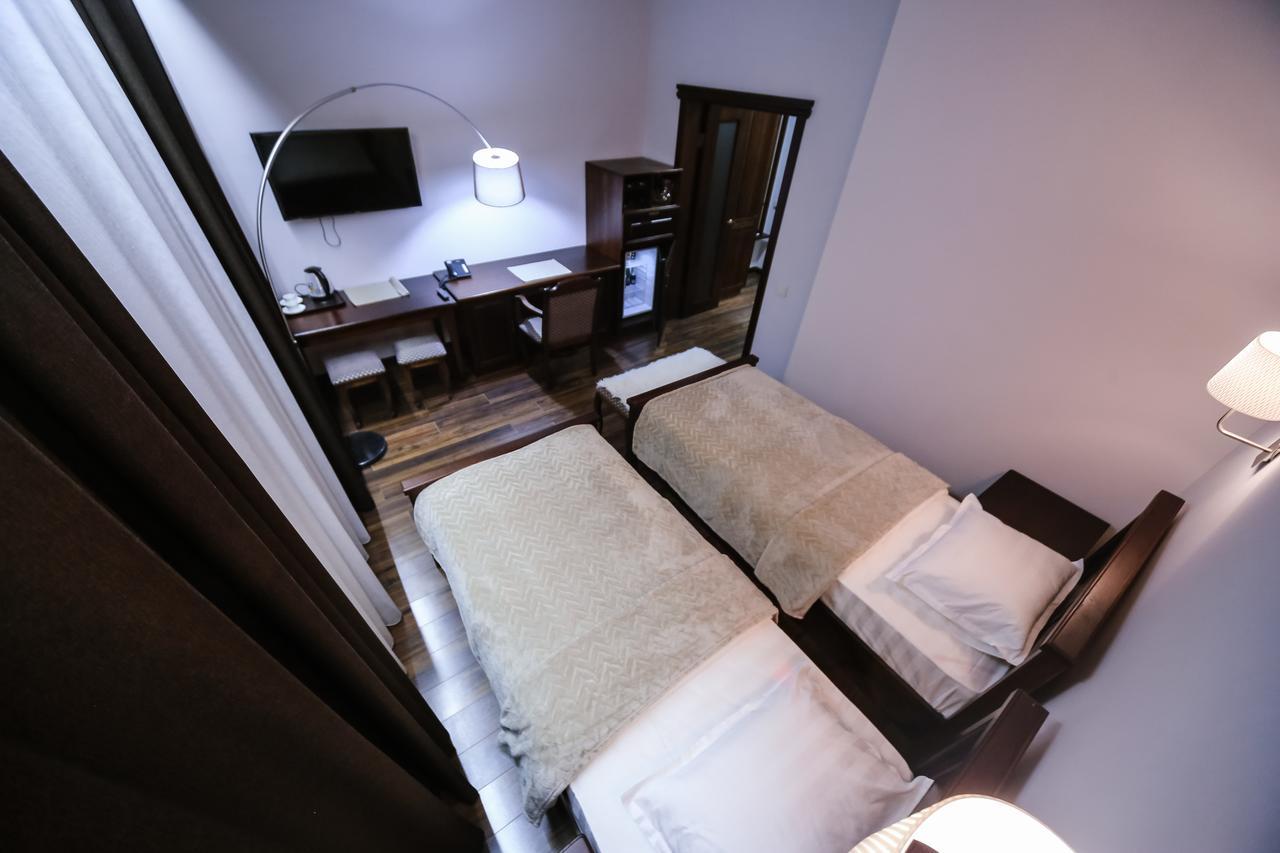 Dvin Hotel Pavlodar Kültér fotó
