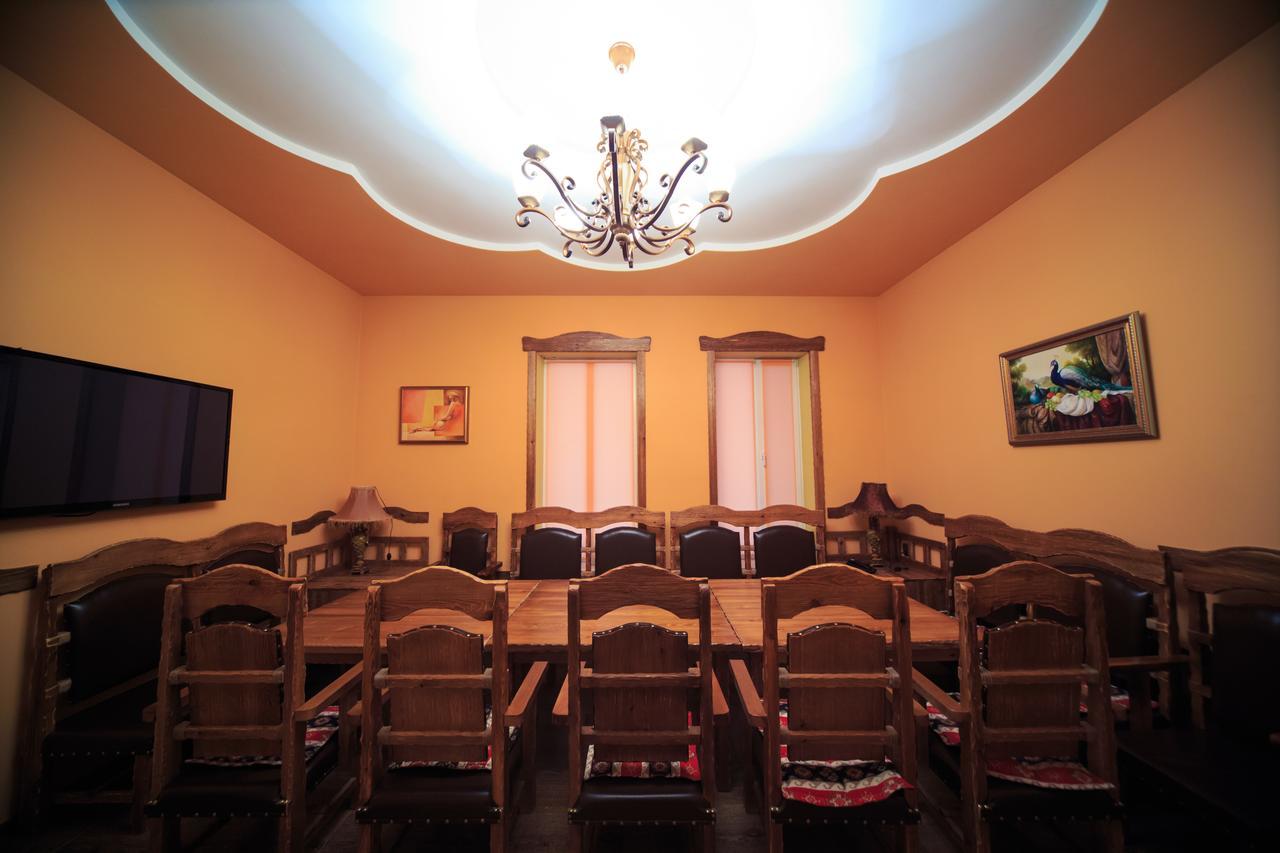 Dvin Hotel Pavlodar Kültér fotó