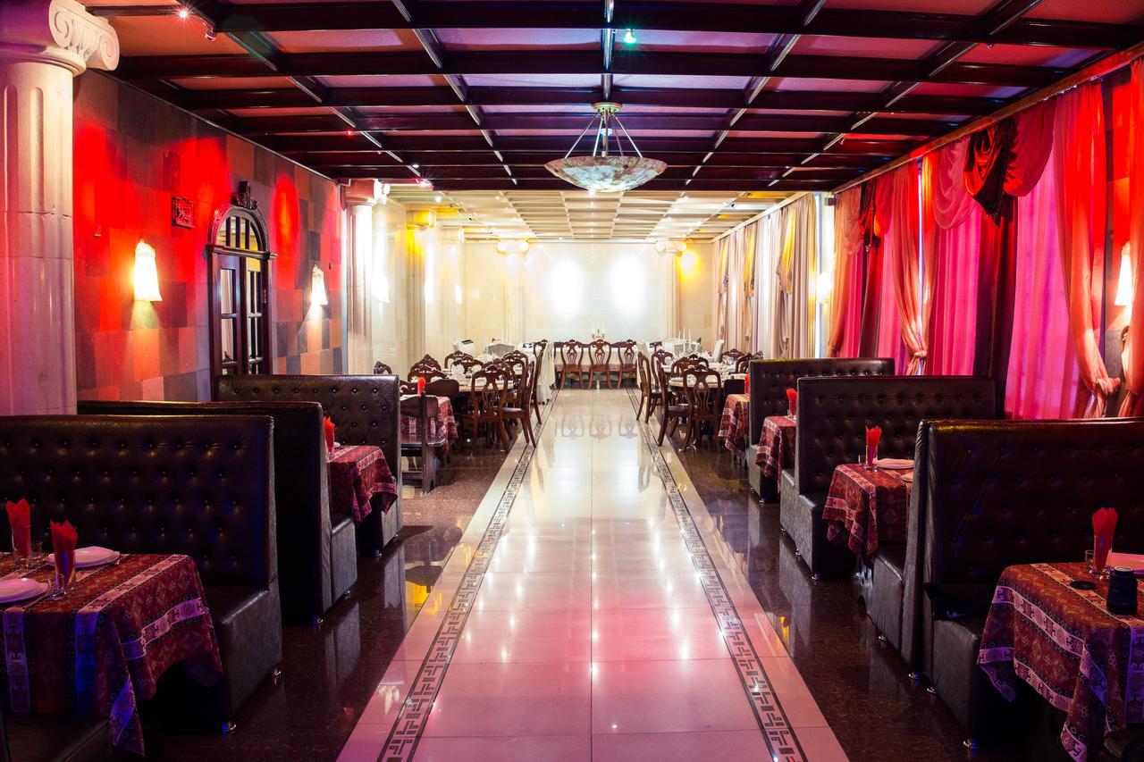 Dvin Hotel Pavlodar Kültér fotó