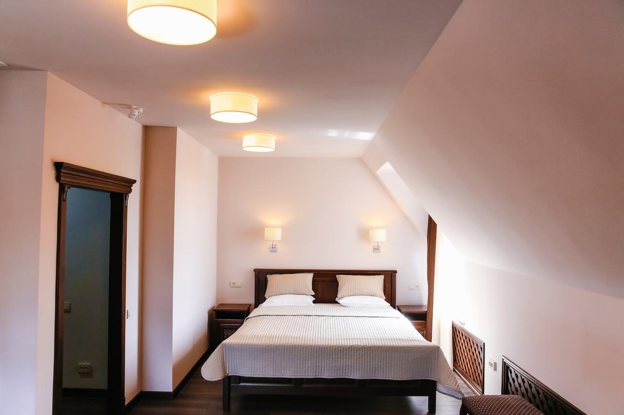 Dvin Hotel Pavlodar Kültér fotó
