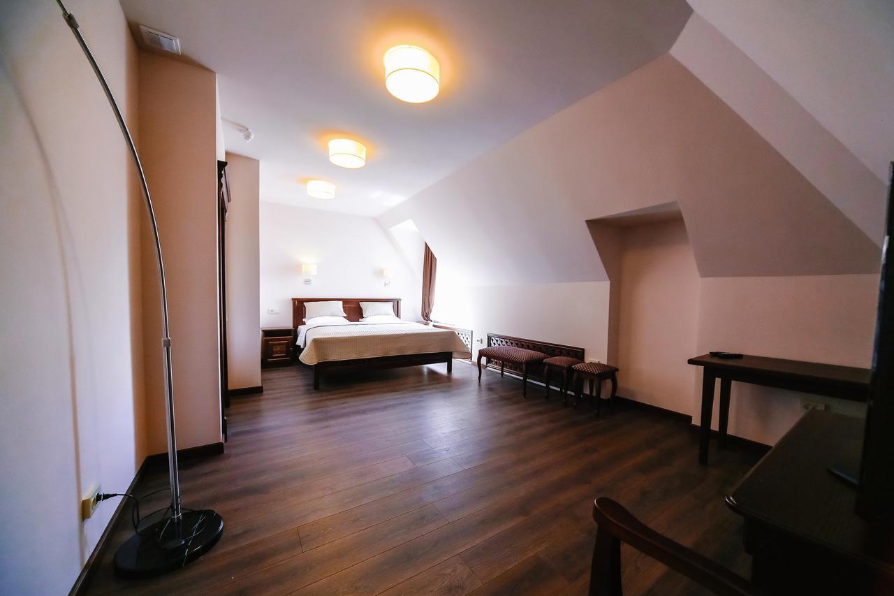 Dvin Hotel Pavlodar Kültér fotó