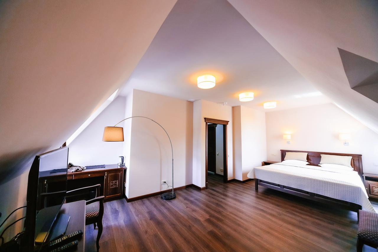 Dvin Hotel Pavlodar Kültér fotó