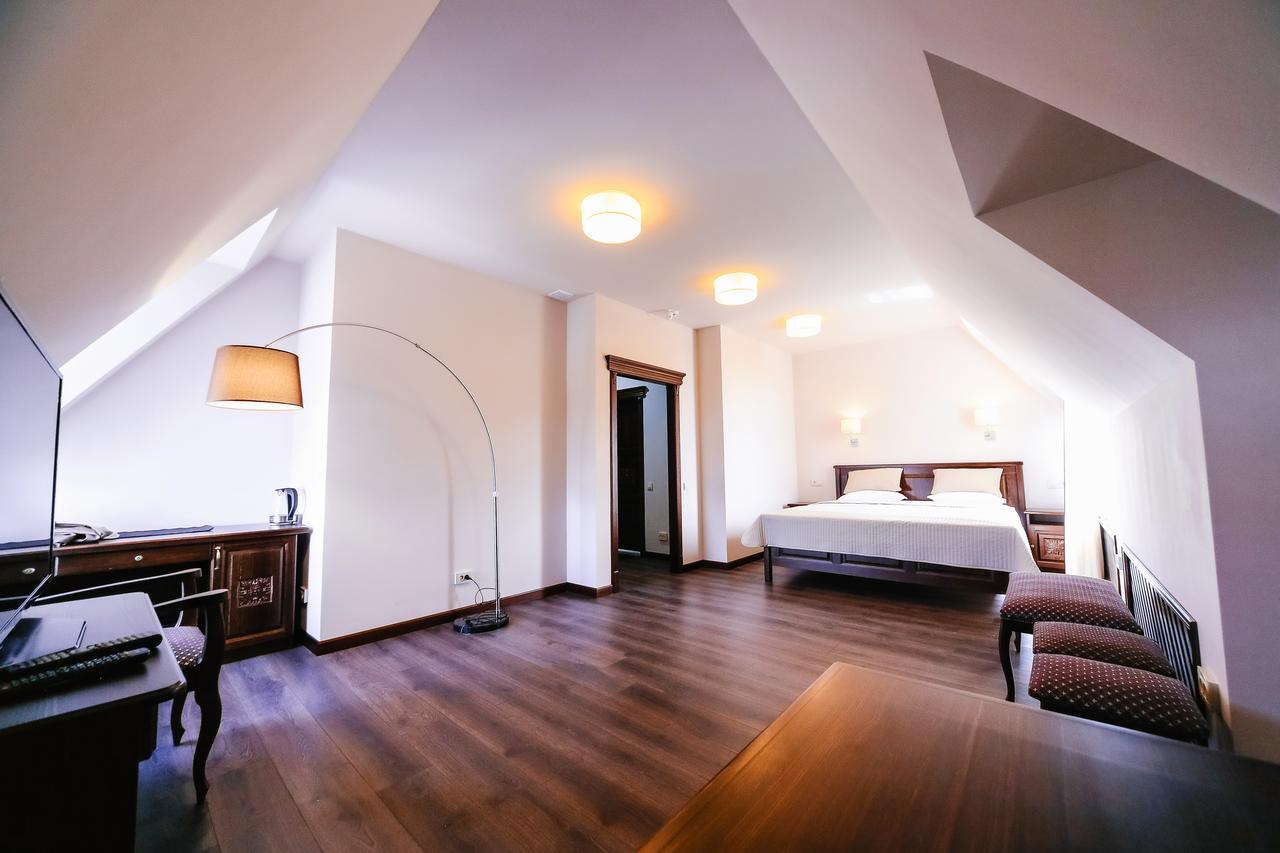 Dvin Hotel Pavlodar Kültér fotó
