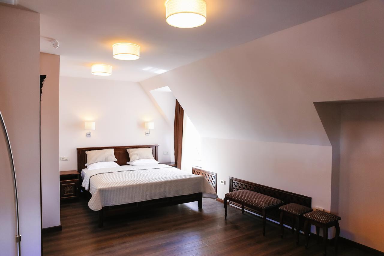Dvin Hotel Pavlodar Kültér fotó