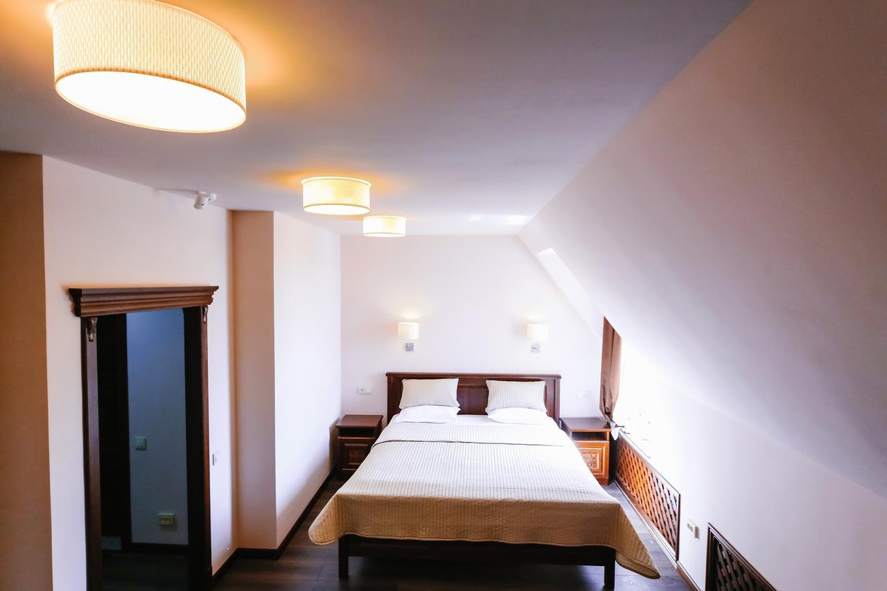 Dvin Hotel Pavlodar Kültér fotó