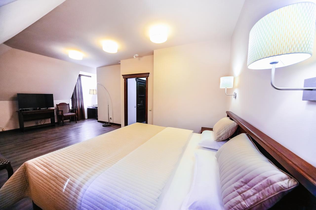 Dvin Hotel Pavlodar Kültér fotó
